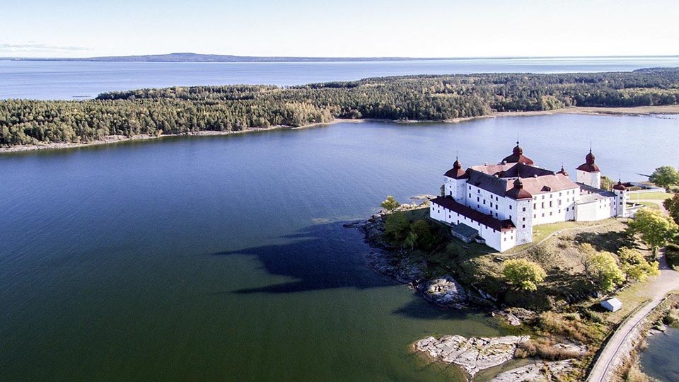 På en klippa vid Vänern ligger Läckö Slott, detta fantastiska slott har en rik historia och är verkligen värt ett besök. Foto Lumamannen