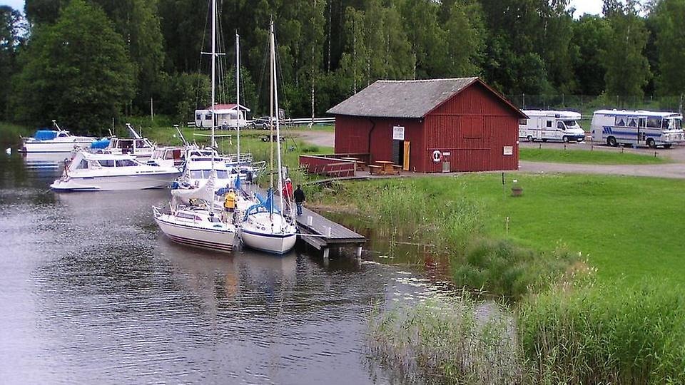 Blid från populära Nysäters gästhamn.Här finns en av de båtramper som finns i Säffle kommun.