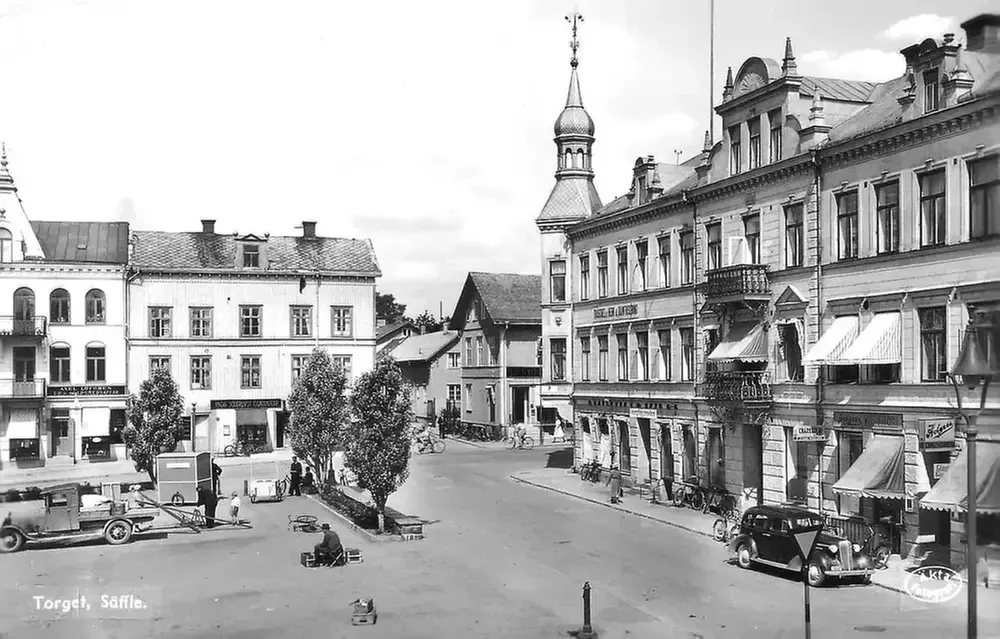 Svartvitt fotografi som visar centrala Säffle under tidiga 1900-talet